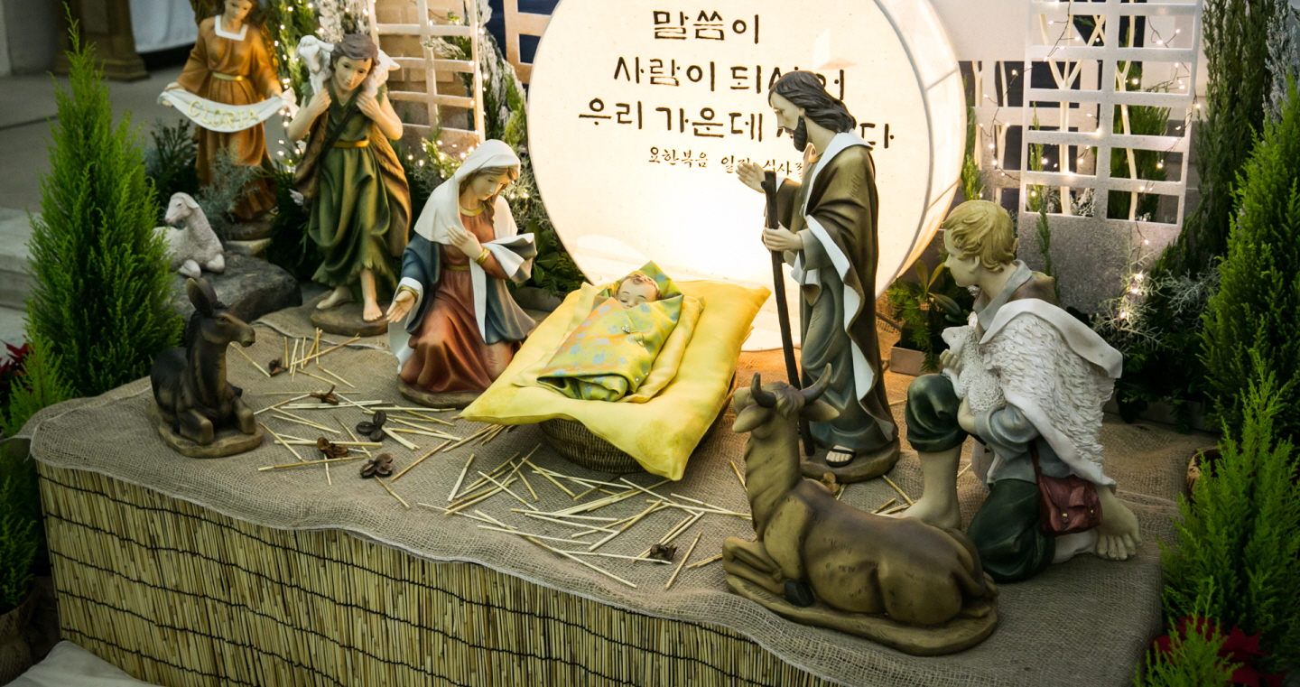 말씀이 사람이 되시어 우리 가운데 사셨다.